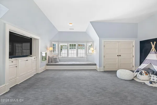 $15,600,000 | 164 Round Hill Road, Greenwich, CT 06831