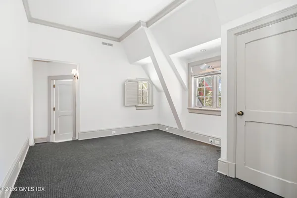 $15,600,000 | 164 Round Hill Road, Greenwich, CT 06831