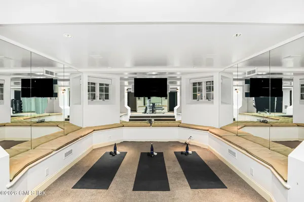 $15,600,000 | 164 Round Hill Road, Greenwich, CT 06831