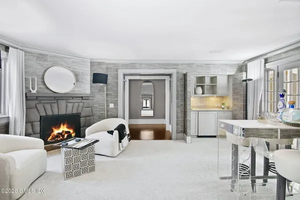 $15,600,000 | 164 Round Hill Road, Greenwich, CT 06831