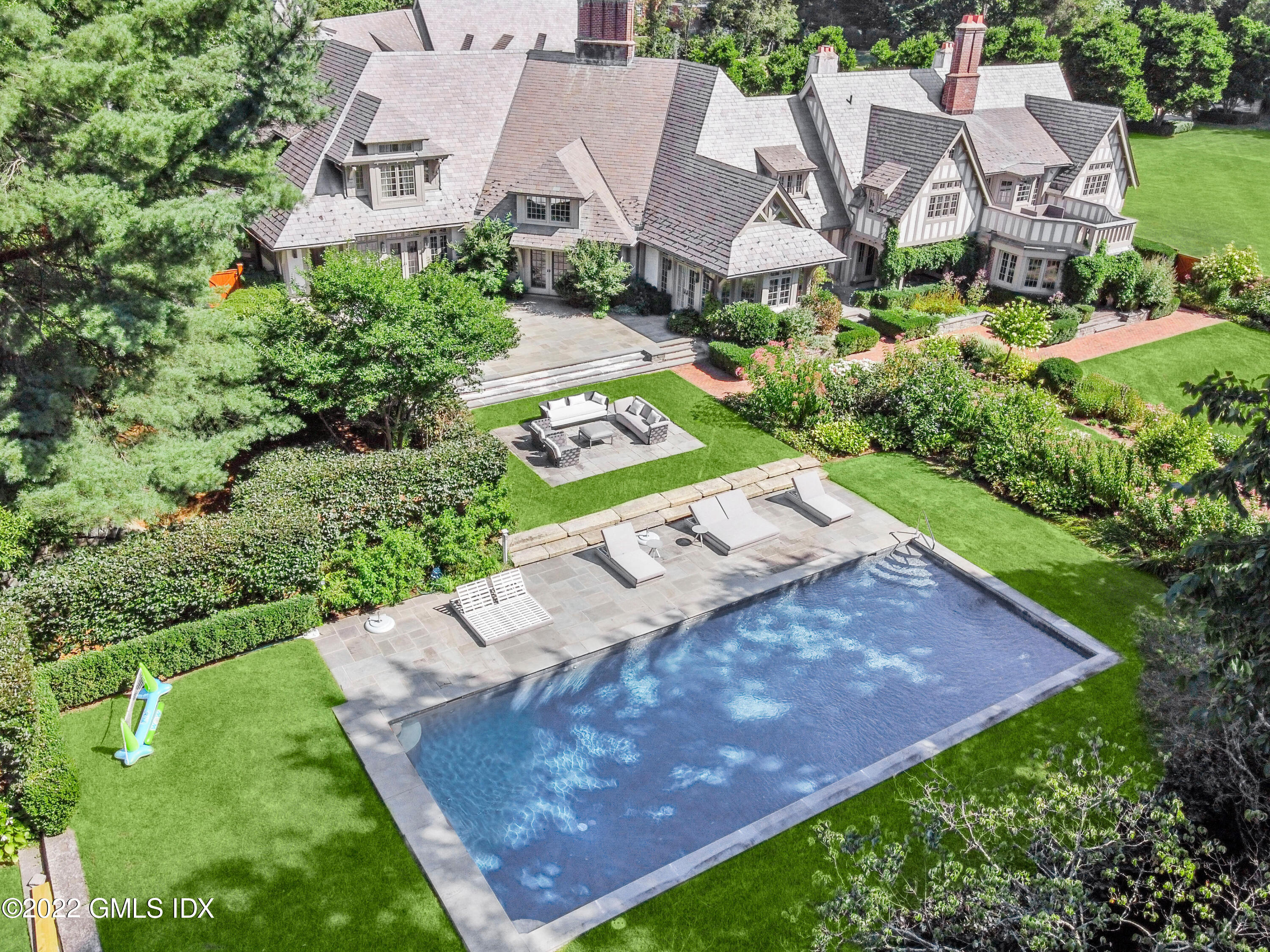 164 Round Hill Road Greenwich, CT 06831 - Photo 60 of 67 Pool