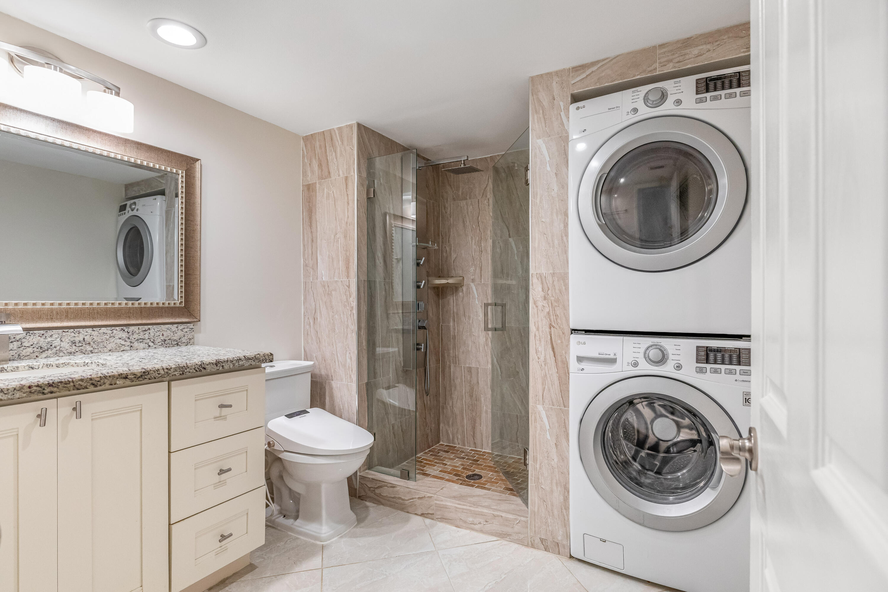21851 Arriba Real, Unit L Boca Raton, FL 33433 - Photo 42 of 63 Guest Bath/W/D
