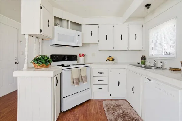 $1,200 | 1329 Fox Hollow Court, Pelican Bay, TX 76020