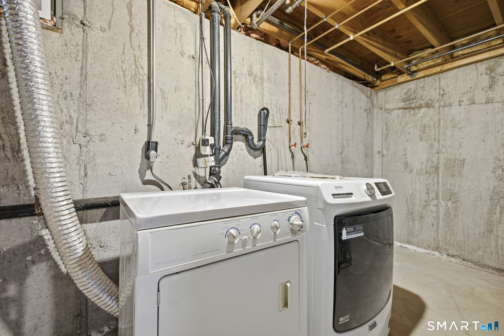 36 Grove Street, Unit E Manchester, CT 06042 - Photo 28 of 31 a utility room with dryer and washer
