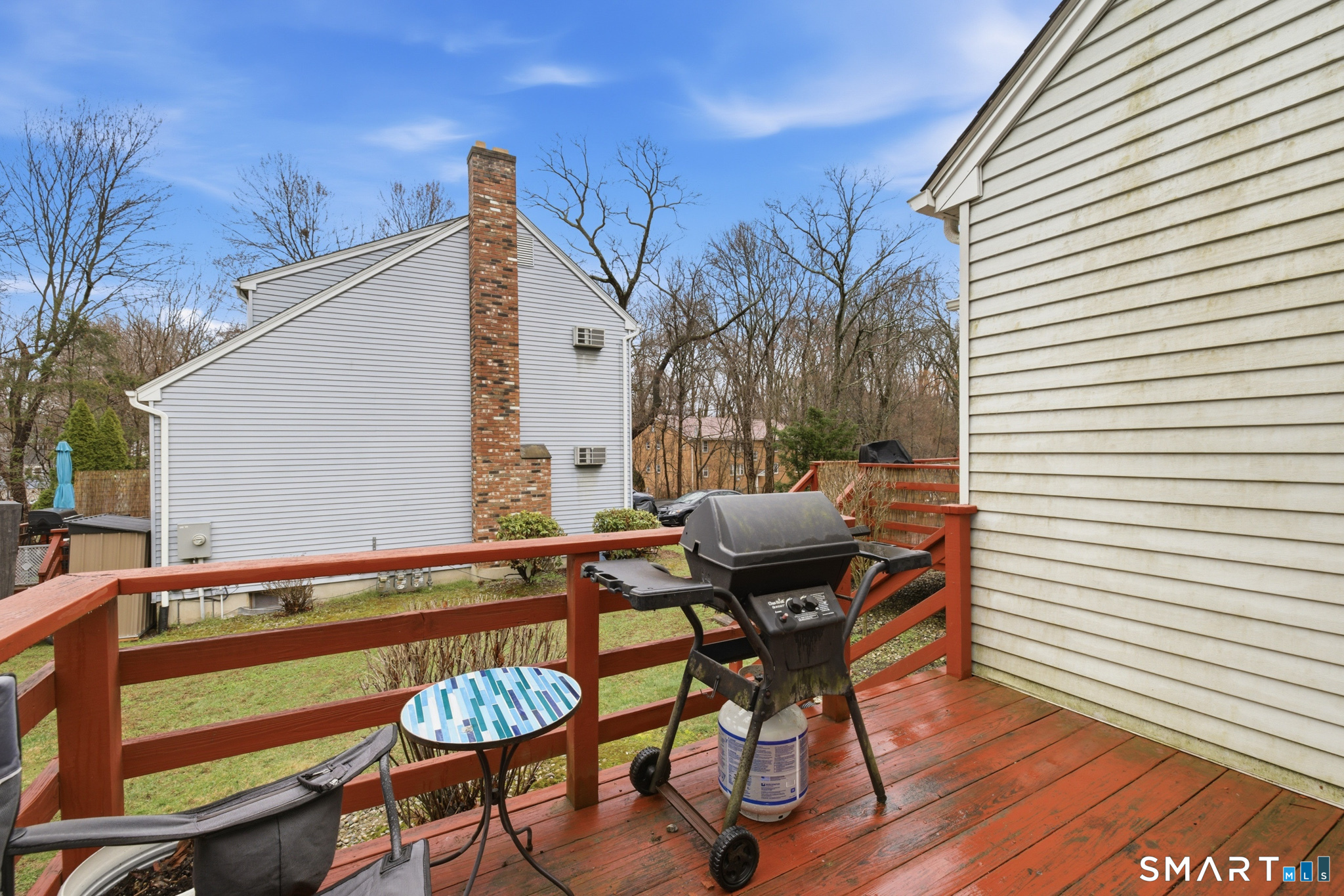 36 Grove Street, Unit E Manchester, CT 06042 - Photo 30 of 31 a backyard of a house with table and chairs