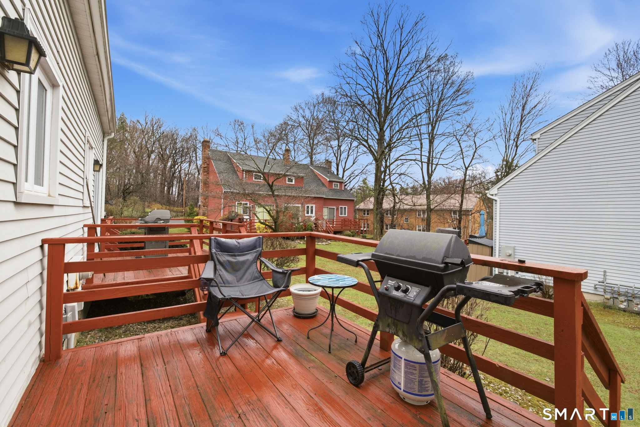 36 Grove Street, Unit E Manchester, CT 06042 - Photo 31 of 31 a view of a chairs and table on the terrace
