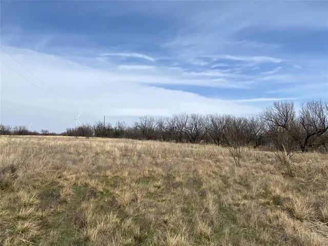 a view of a bench in a field