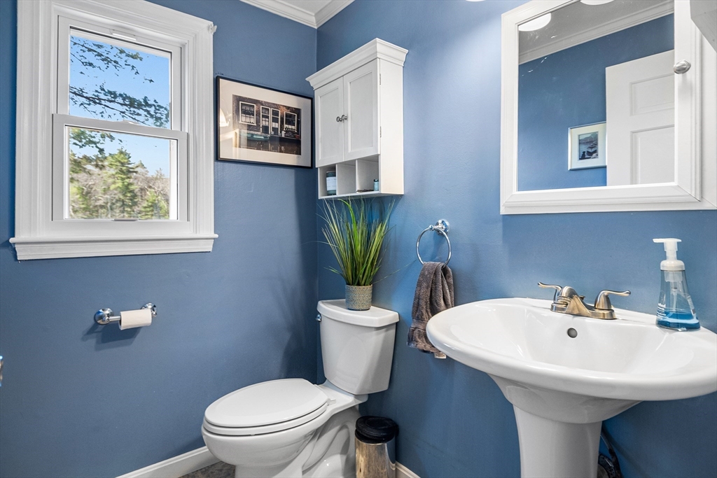 451 Linebrook Road Ipswich, MA 01938 - Photo 10 of 35