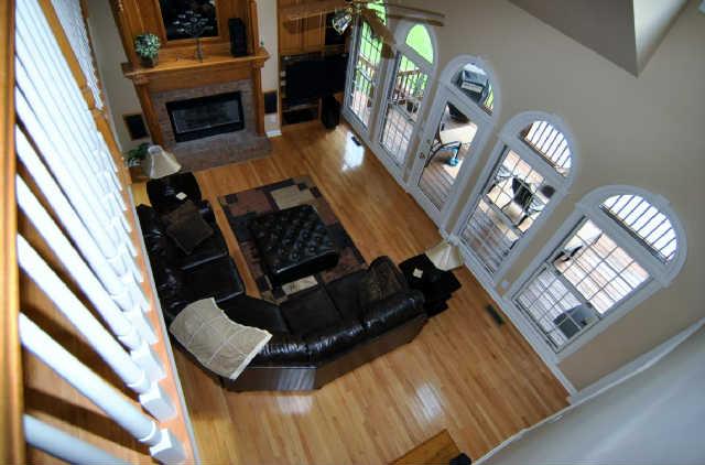 3020 New Cut Road Springfield, TN 37172 - Photo 10 of 19 Windows across back allow lots of natural sunlight!