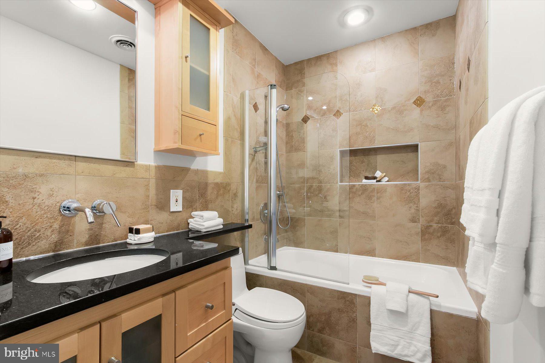 4297 Embassy Park Drive Northwest Washington, DC 20016 - Photo 18 of 40 Spa Bath