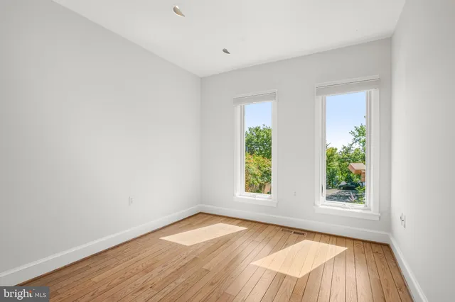 $1,199,000 | 4297 Embassy Park Drive Northwest, Washington, DC 20016