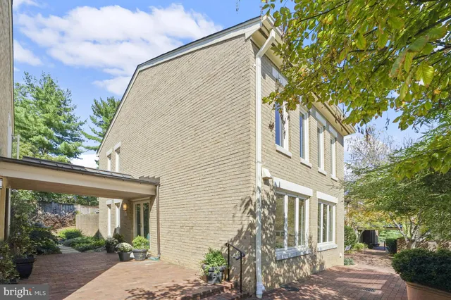 $1,199,000 | 4297 Embassy Park Drive Northwest, Washington, DC 20016