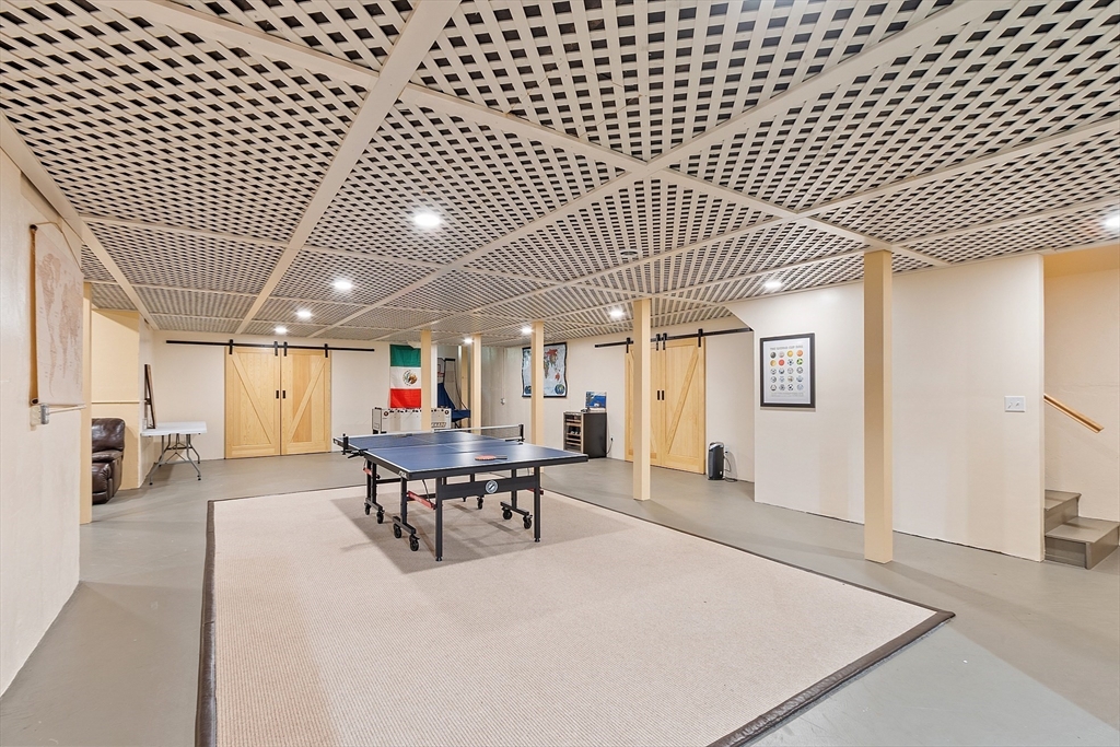 287 Westford Road Concord, MA 01742 - Photo 39 of 42 a living room with furniture