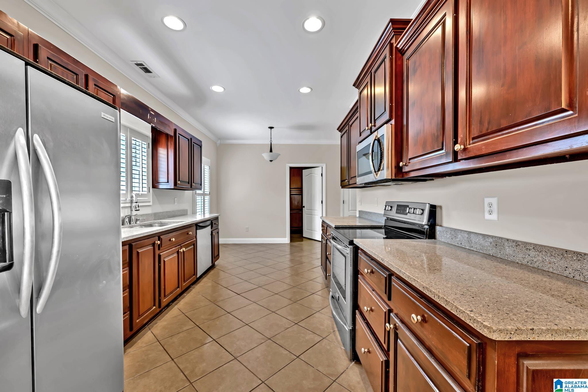 900 Park Avenue Oneonta, AL 35121 - Photo 8 of 31