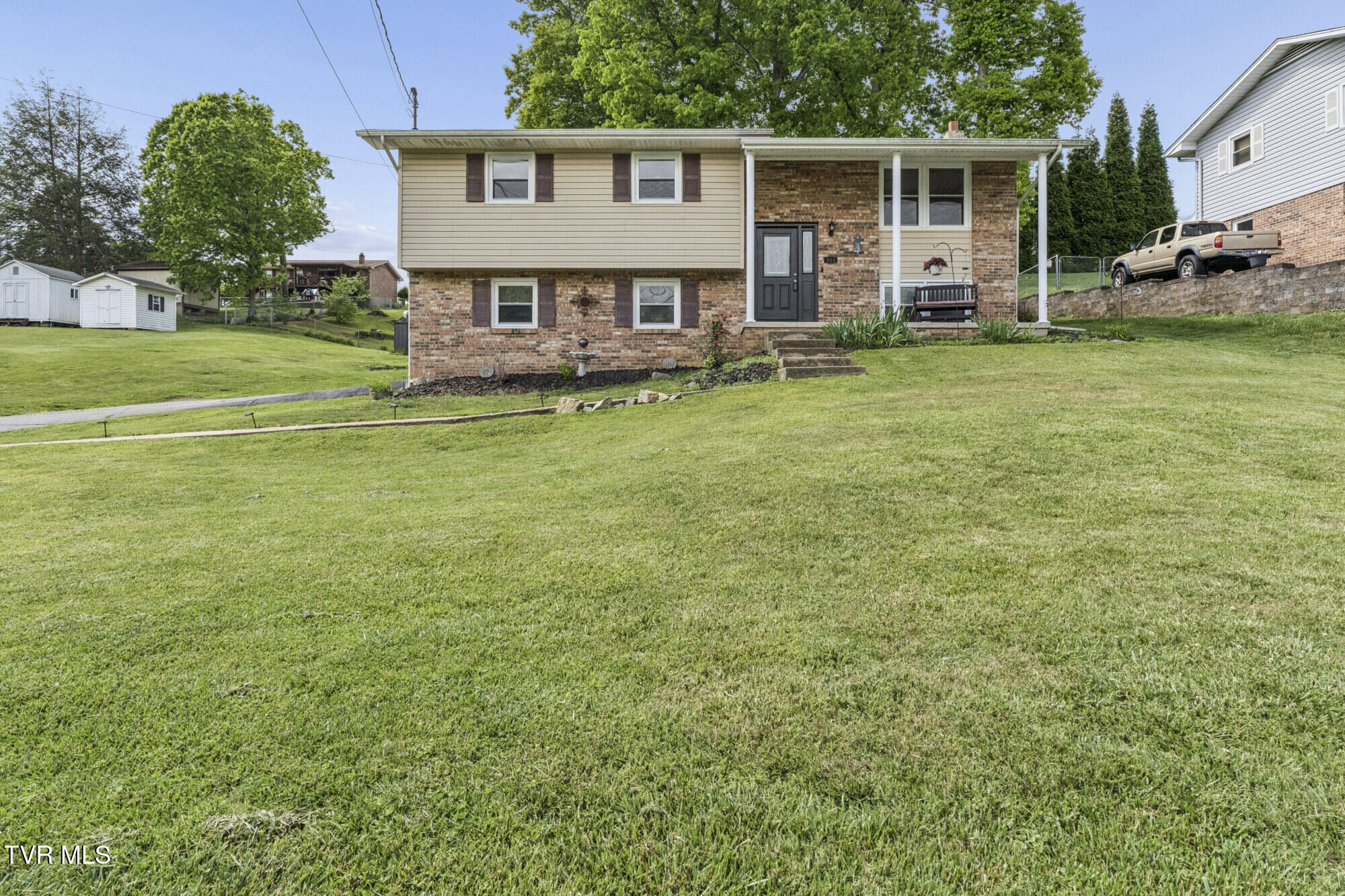 464 Springfield Drive Bristol, TN 37620 - Photo 2 of 58 Springfield-12