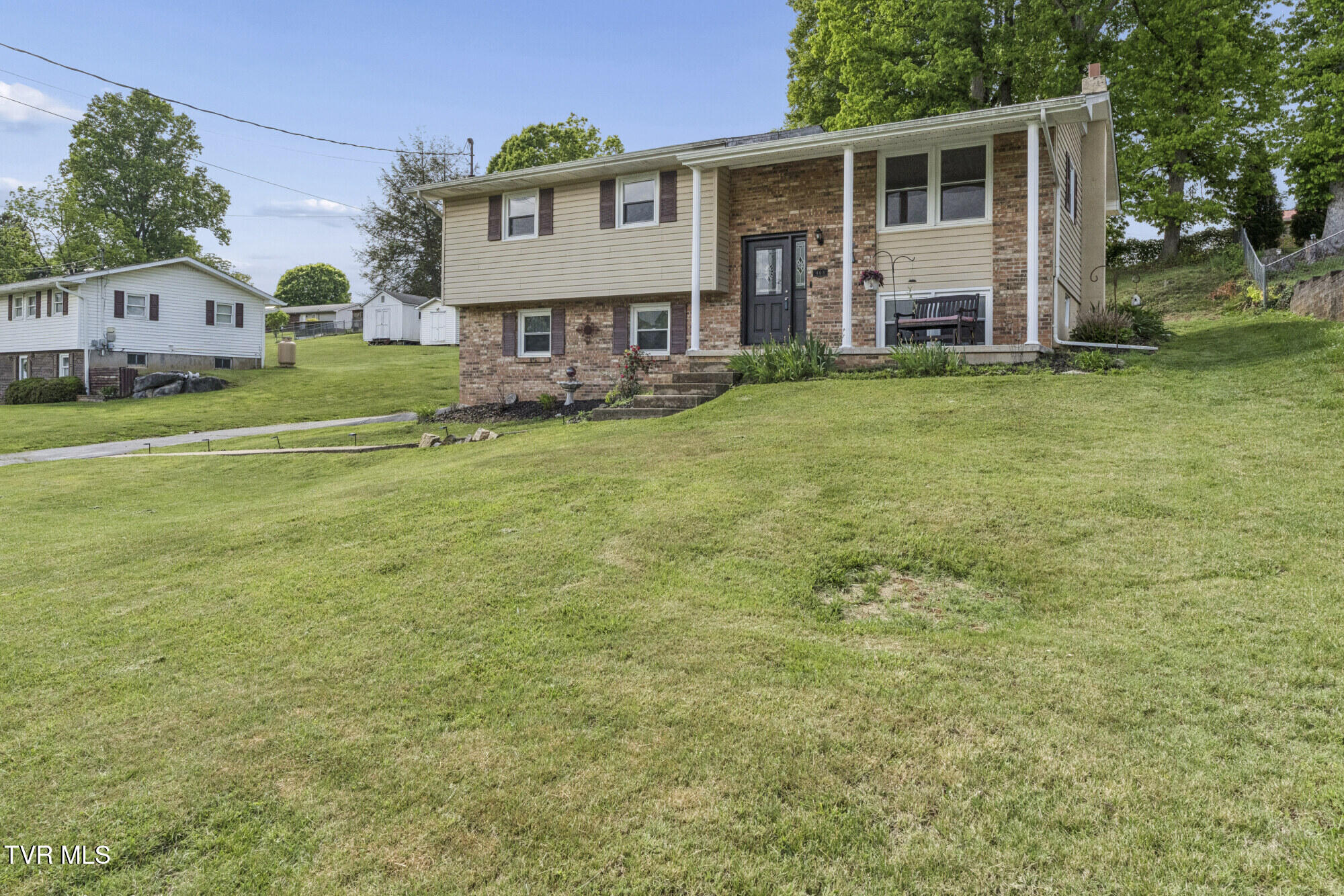 464 Springfield Drive Bristol, TN 37620 - Photo 5 of 58 Springfield-13