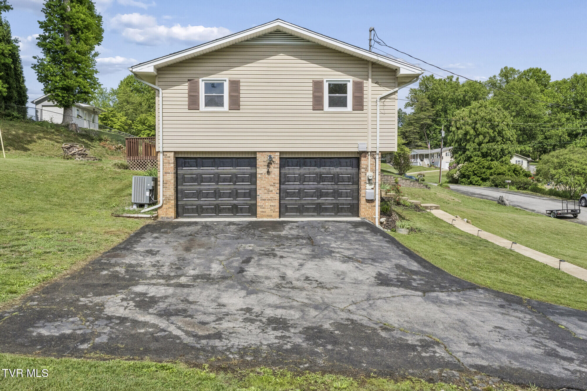464 Springfield Drive Bristol, TN 37620 - Photo 9 of 58 Springfield-9
