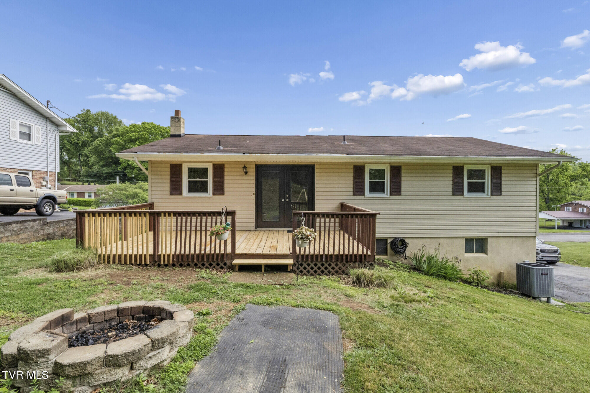 464 Springfield Drive Bristol, TN 37620 - Photo 10 of 58 Springfield-2