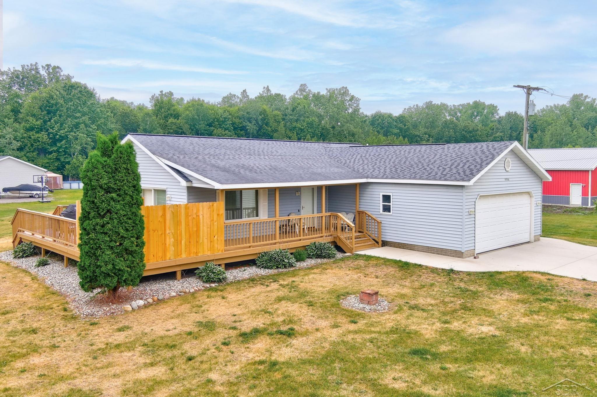 9986 South Lewis Road Millington, MI 48746 - Photo 3 of 58 50112734-2.JPG