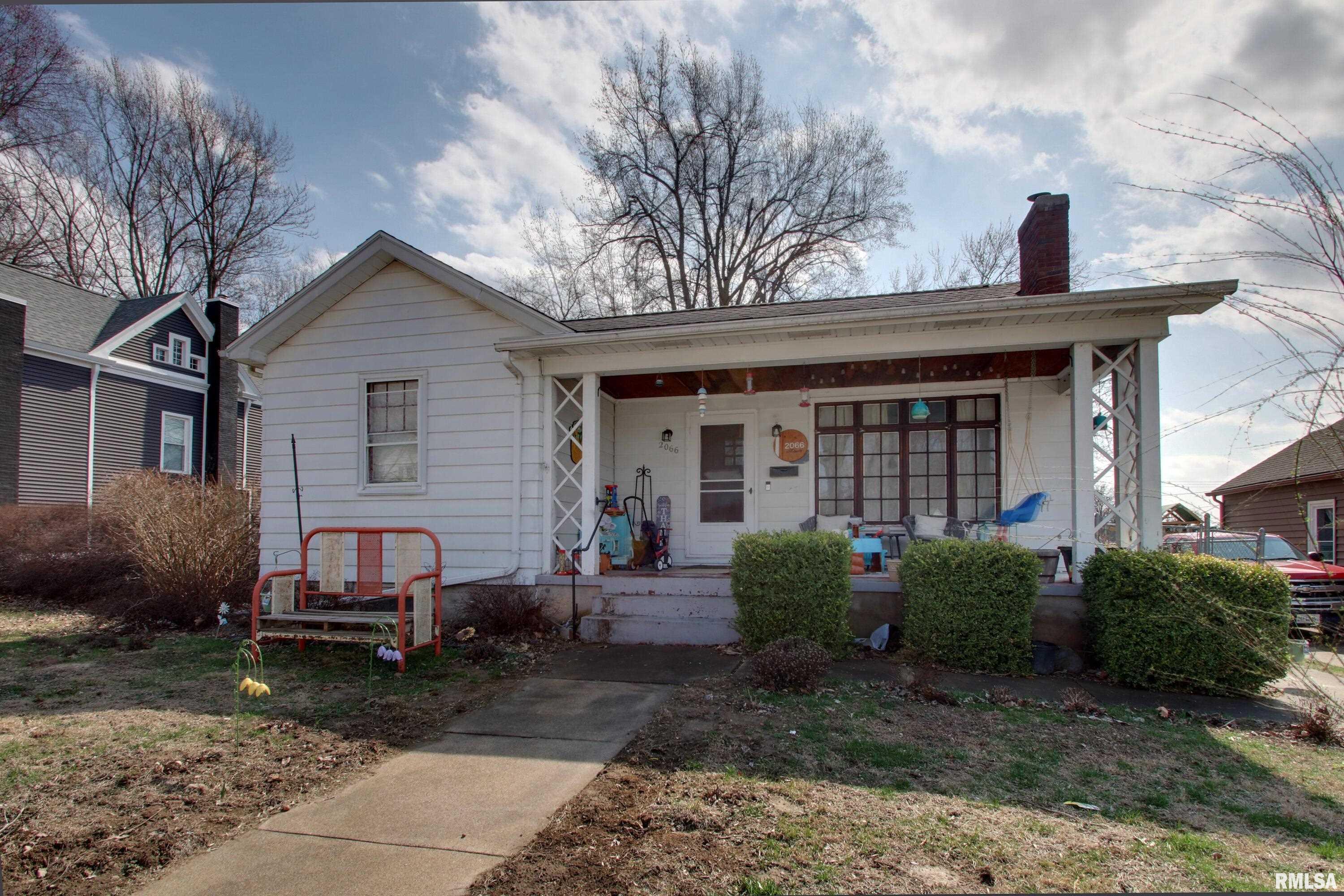 2066 Oak Street Quincy, IL 62301 - Photo 1 of 23