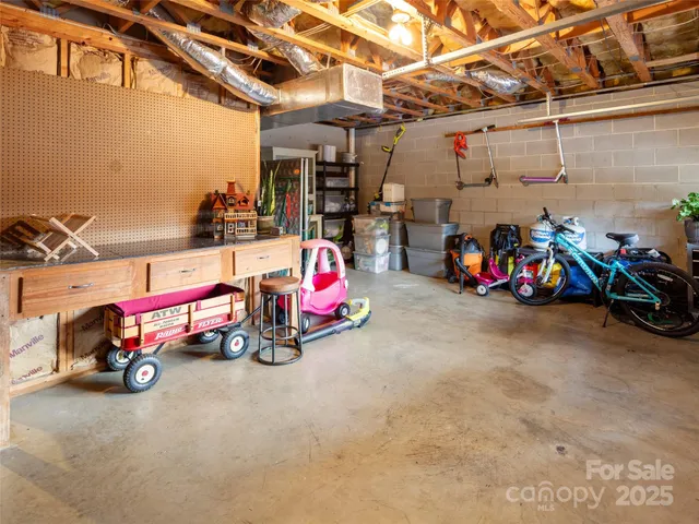 $725,000 | 33 Ivy Cove Road, Fairview, NC 28730