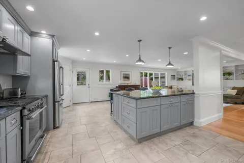 $1,089,000 | 33 Poplar Place, Port Washington, NY 11050