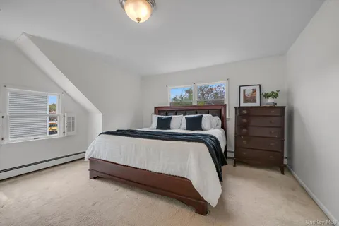 $1,089,000 | 33 Poplar Place, Port Washington, NY 11050
