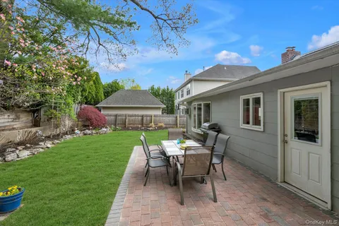 $1,089,000 | 33 Poplar Place, Port Washington, NY 11050