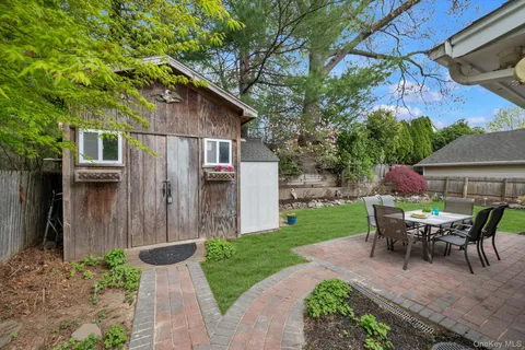 $1,089,000 | 33 Poplar Place, Port Washington, NY 11050