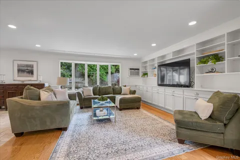 $1,089,000 | 33 Poplar Place, Port Washington, NY 11050