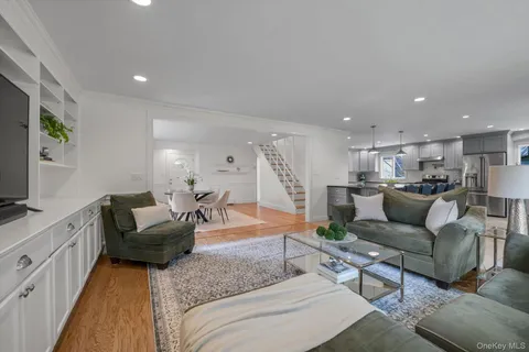 $1,089,000 | 33 Poplar Place, Port Washington, NY 11050