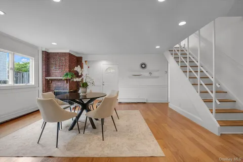 $1,089,000 | 33 Poplar Place, Port Washington, NY 11050