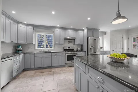 $1,089,000 | 33 Poplar Place, Port Washington, NY 11050