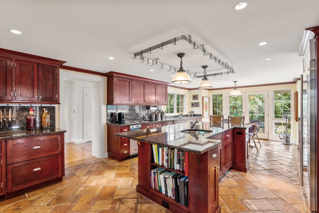342 Warren Street Brookline, MA 02445 - Photo 5 of 21