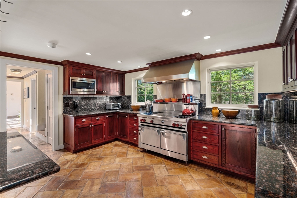342 Warren Street Brookline, MA 02445 - Photo 6 of 21
