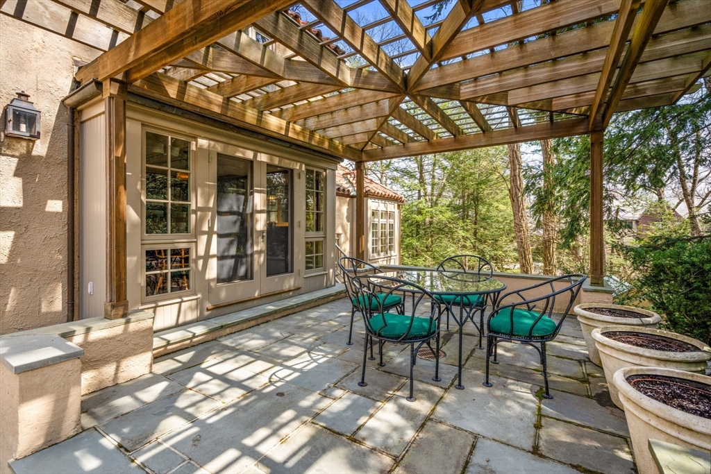 342 Warren Street Brookline, MA 02445 - Photo 8 of 21