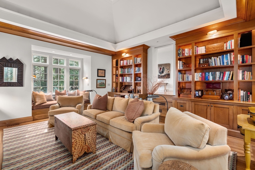 342 Warren Street Brookline, MA 02445 - Photo 9 of 21
