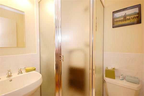 1600 Beacon Street, Unit 401 Brookline, MA 02446 - Photo 10 of 22 a bathroom with a sink and a mirror