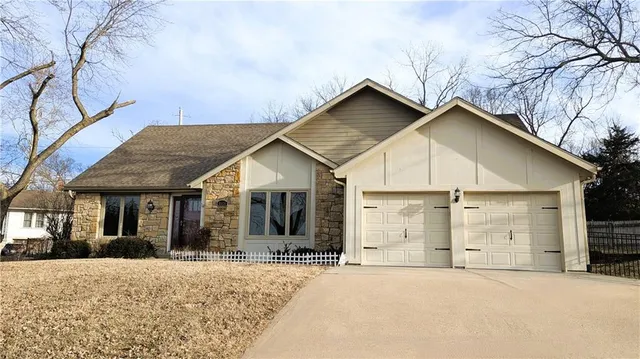 $385,000 | 6525 Pflumm Road, Shawnee, KS 66216