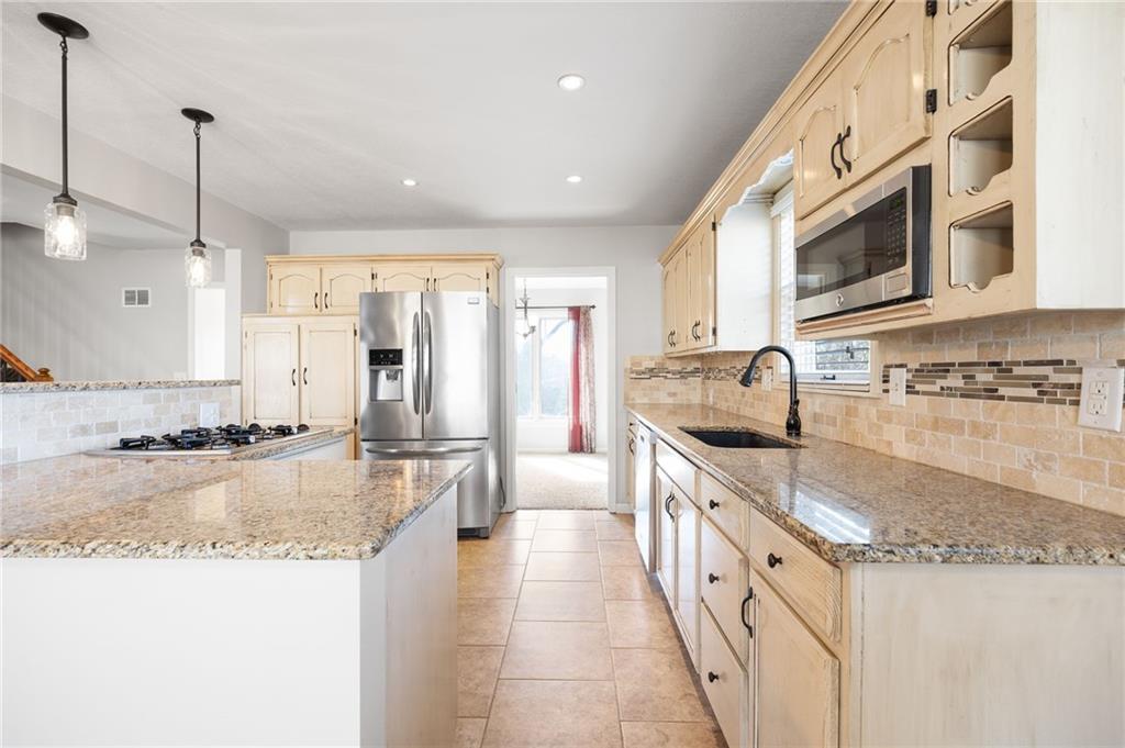 6525 Pflumm Road Shawnee, KS 66216 - Photo 3 of 32