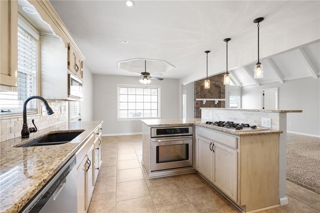 6525 Pflumm Road Shawnee, KS 66216 - Photo 4 of 32