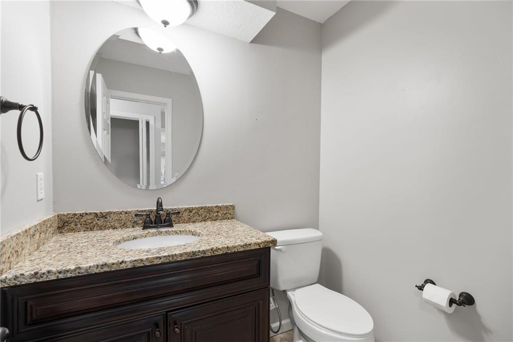 6525 Pflumm Road Shawnee, KS 66216 - Photo 9 of 32