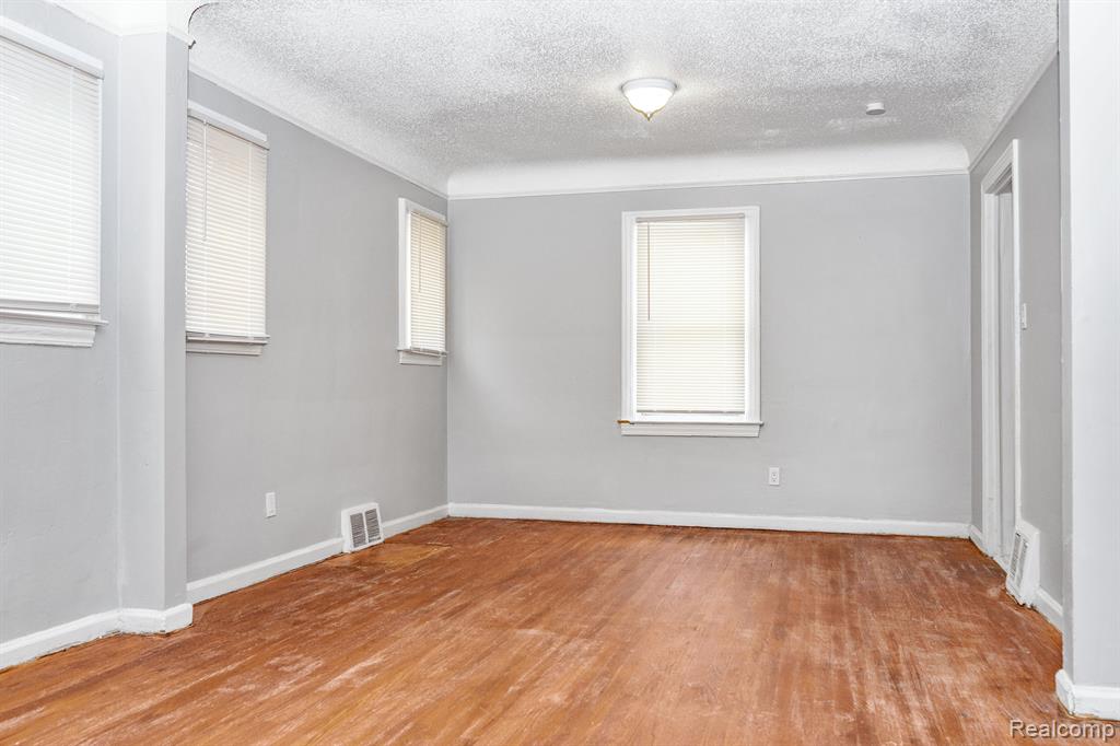15046 Snowden Street Detroit, MI 48227 - Photo 3 of 9