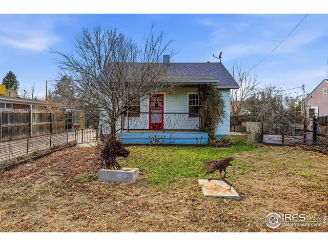 a house view with a backyard space