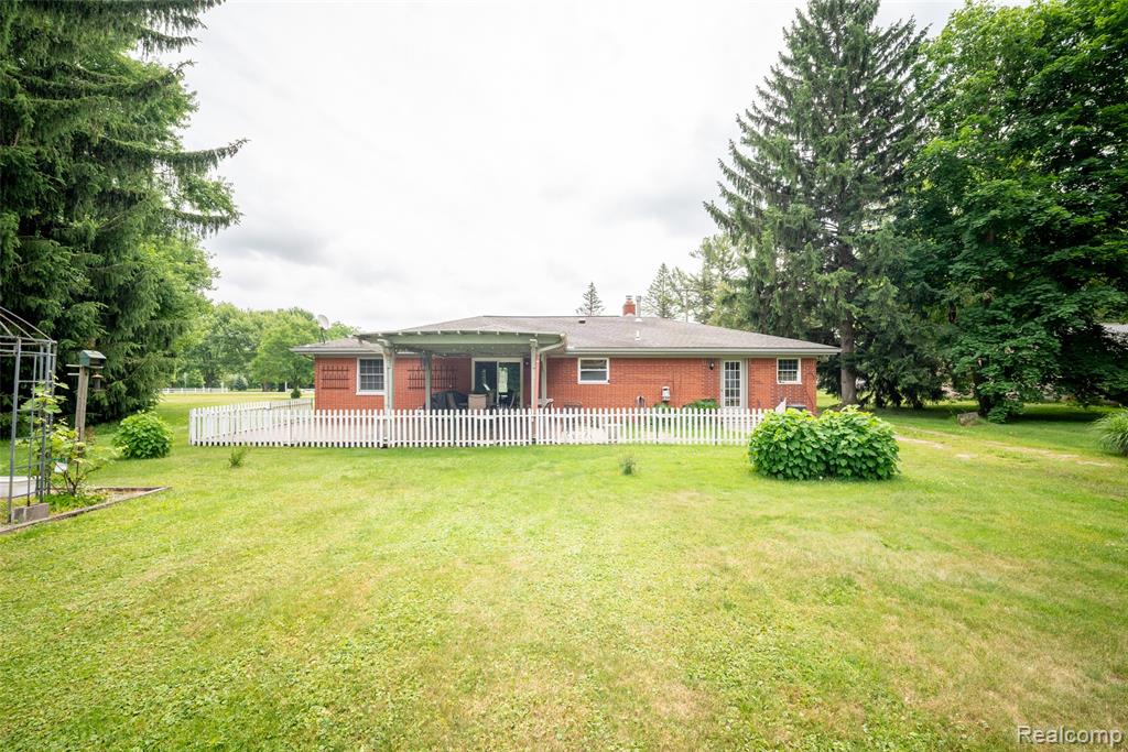 9404 North River Road Algonac, MI 48001 - Photo 23 of 37