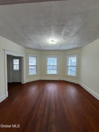 $1,600 | 1111 Parkwood Boulevard, Schenectady, NY 12308