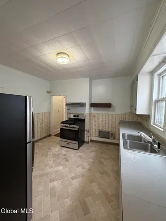 $1,600 | 1111 Parkwood Boulevard, Schenectady, NY 12308