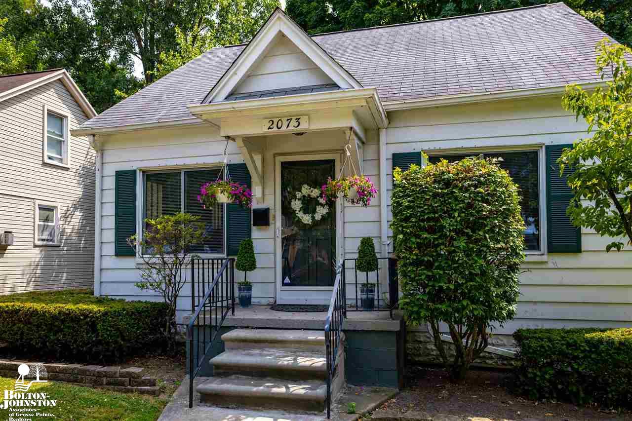 2073 Ridgemont Road Grosse Pointe Woods, MI 48236 - Photo 4 of 21