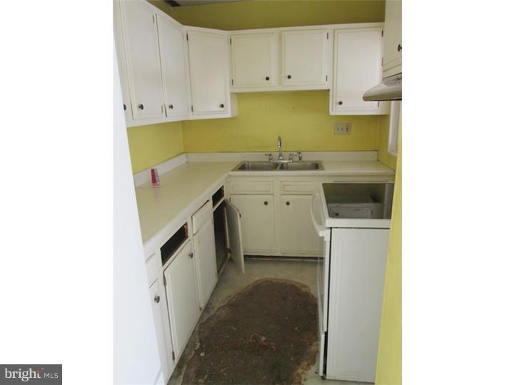 237 Clymer Street Reading, PA 19602 - Photo 4 of 15