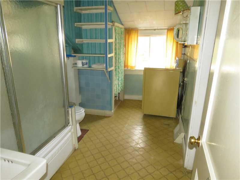 1003 Lamson Road Augusta, ME 04330 - Photo 4 of 6 Bathroom.